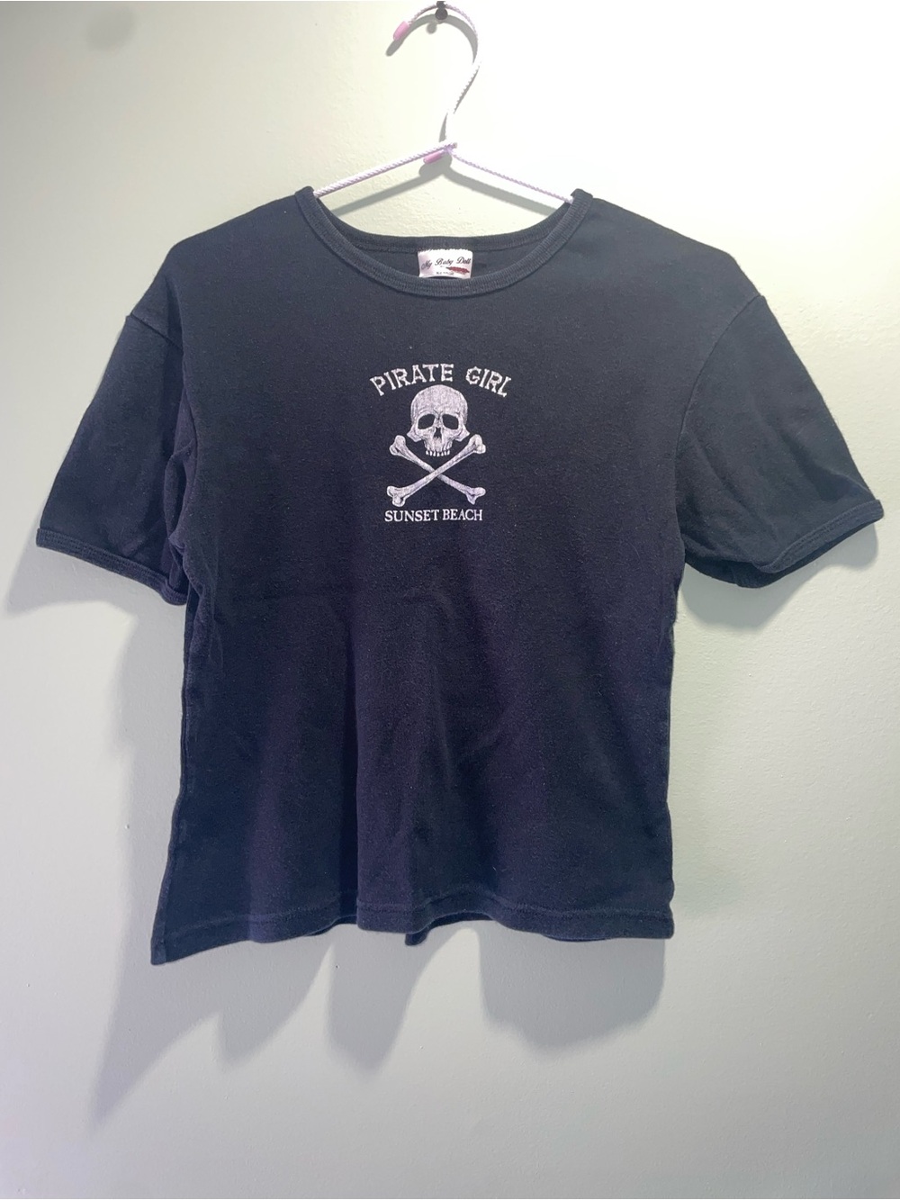 Vintage Pirate Girl Sunset Beach Skull Graphic Tee - Black & White - Picture 6 of 6